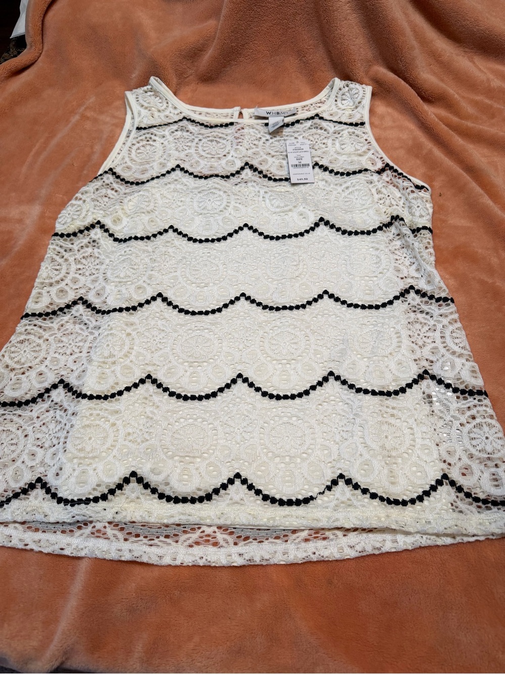 White House Black Market White Lace Shell with Black Scallop Detail - Picture 3 of 4